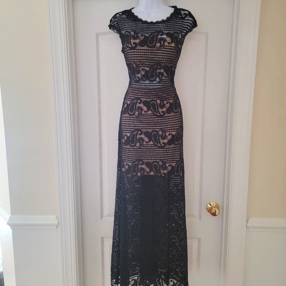 Bisou Bisou  Evening Lace Gown - Picture 6 of 12